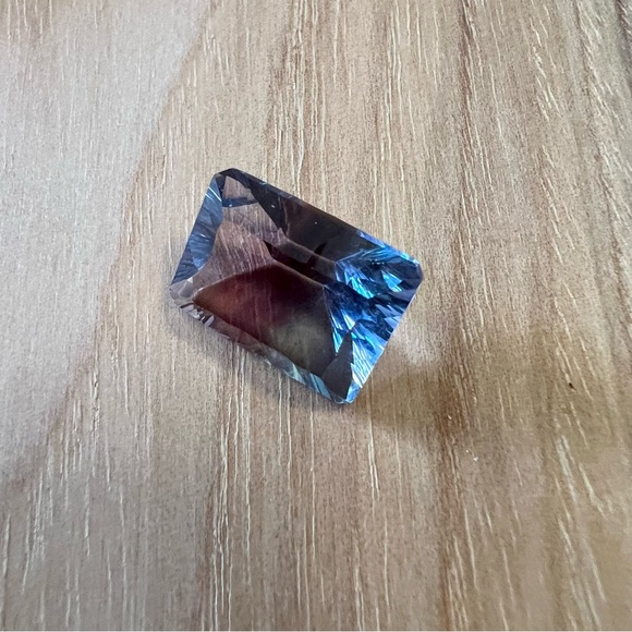 Multi-Banded Fluorite 14ctw - Picture 4 of 8